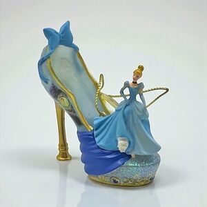 Retired Disney Cinderella “Never Let Go of Dreams” Bradford Exchange Ornament